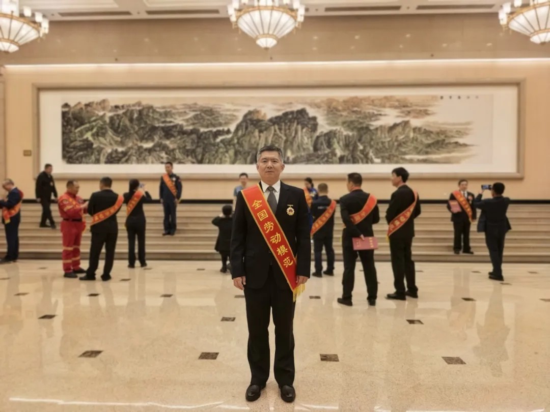 热烈祝贺韩宝忠同志荣获全国劳动模范称号